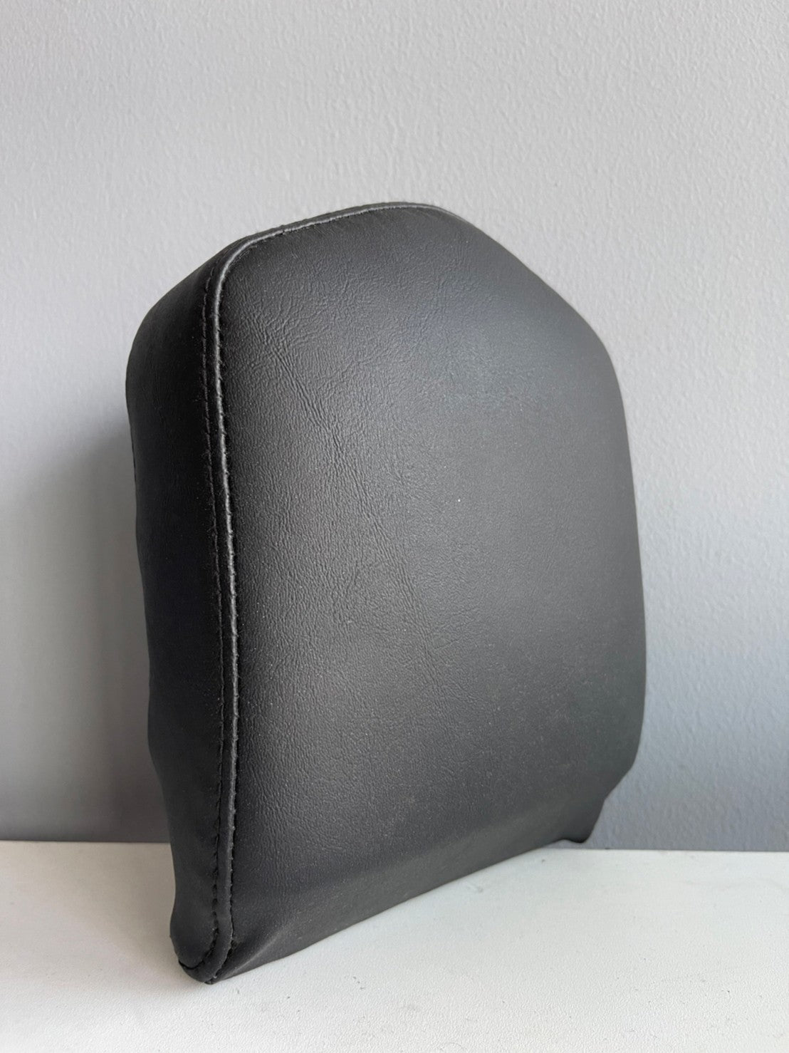 SMOOTH BACKREST PAD-TOP STITCHED
